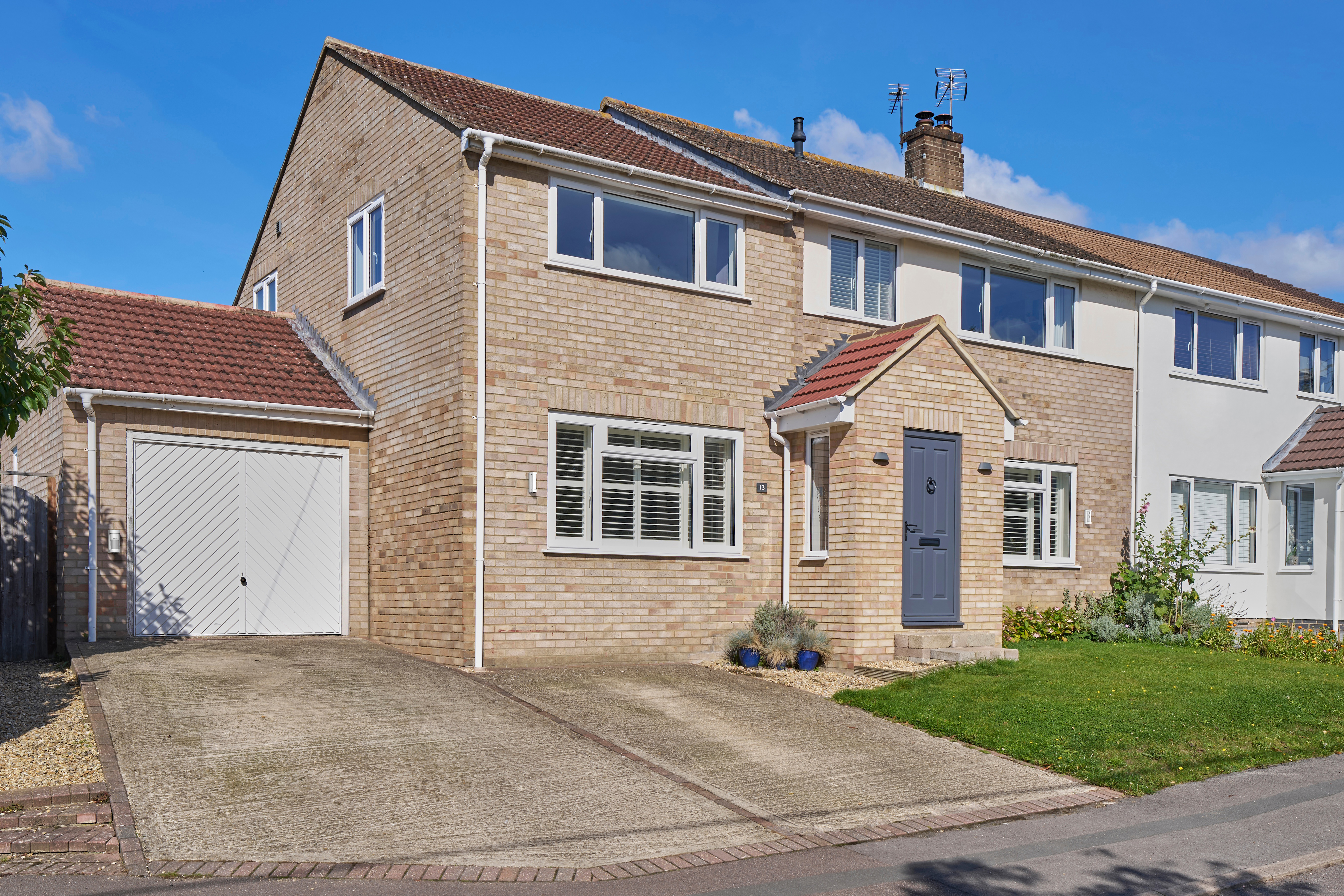 Adobe Stock 1103209506 with detectors